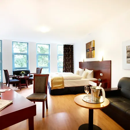 Hotel Kiel By Golden Tulip-2