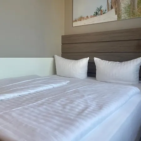 Hotel Kiel By Golden Tulip-3